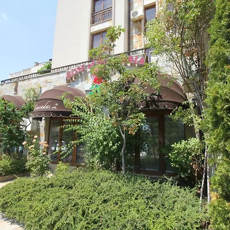 Ivory Cascadas Apartman Napospart