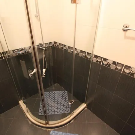 Ivory Cascadas Apartman *